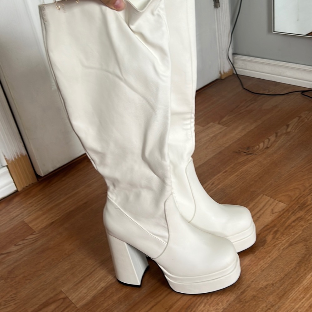 White Windsor go go knee high boots